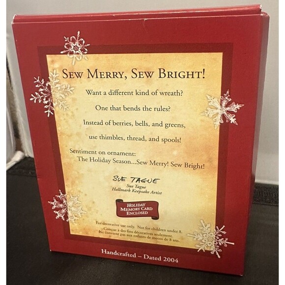 VTG HALLMARK KEEPSAKE Ornament SEW MERRY SEW BRIGHT! Wreath with box 2004 - Picture 5 of 5